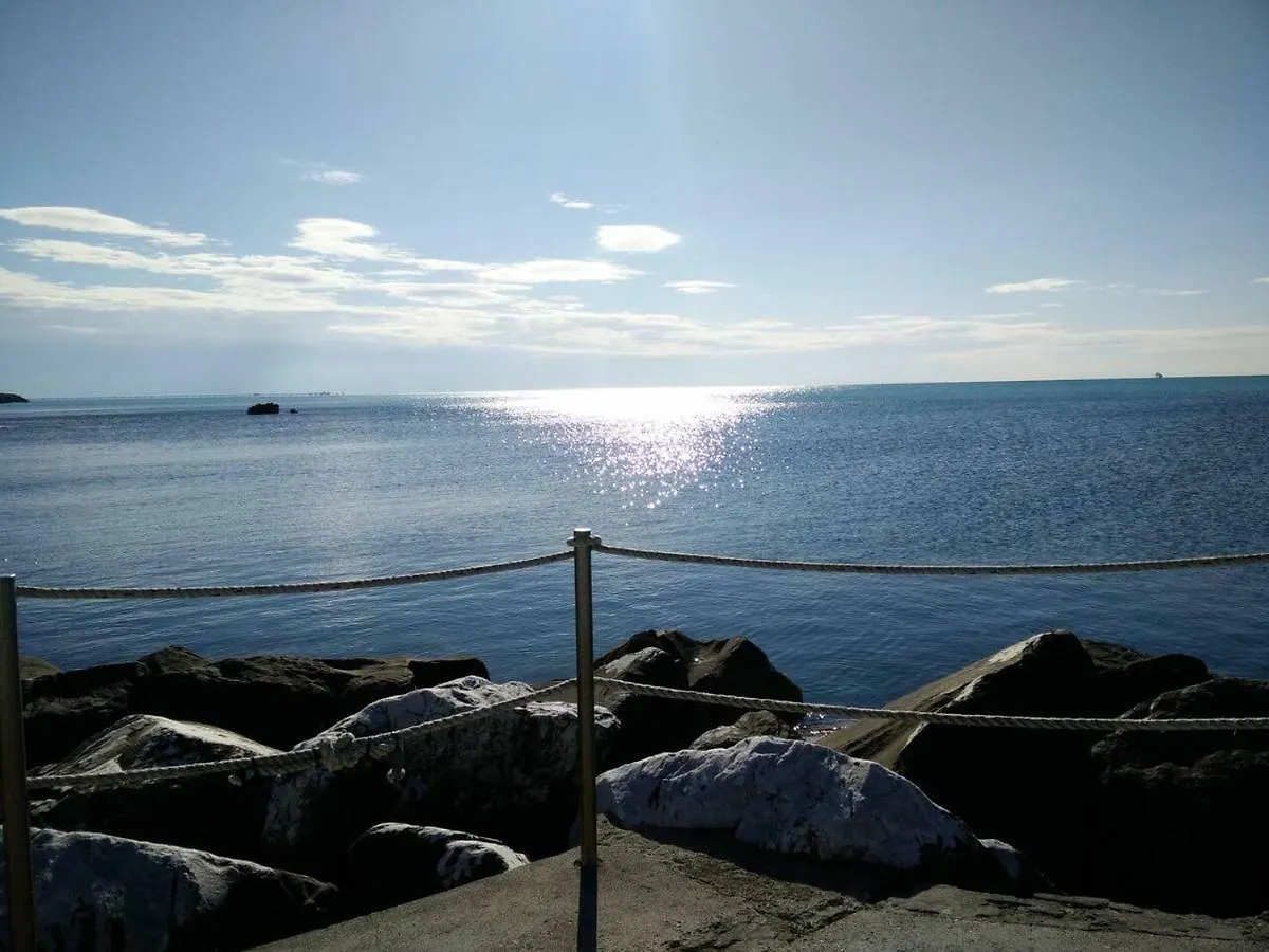 Konukevi Oasi Del Cuore - Graziose Camere Con Vista Mare A 7 Min Dal Mare Di Castiglioncello